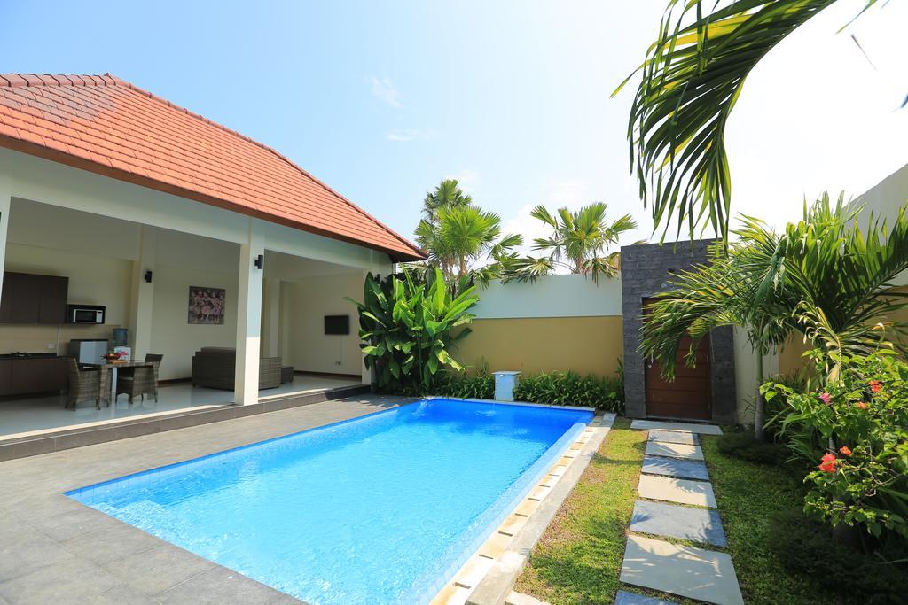 Putri Bali Villa Seminyak  Exterior photo