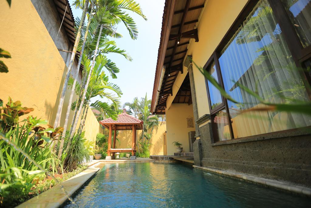 Putri Bali Villa Seminyak  Exterior photo