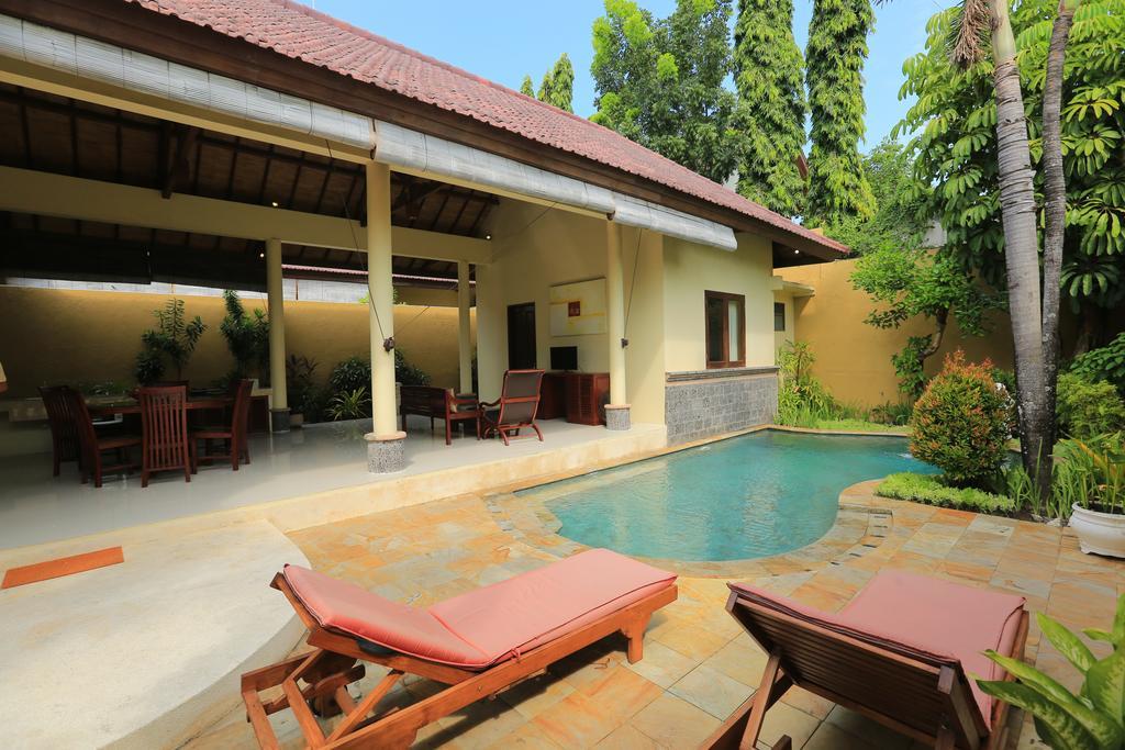 Putri Bali Villa Seminyak  Exterior photo