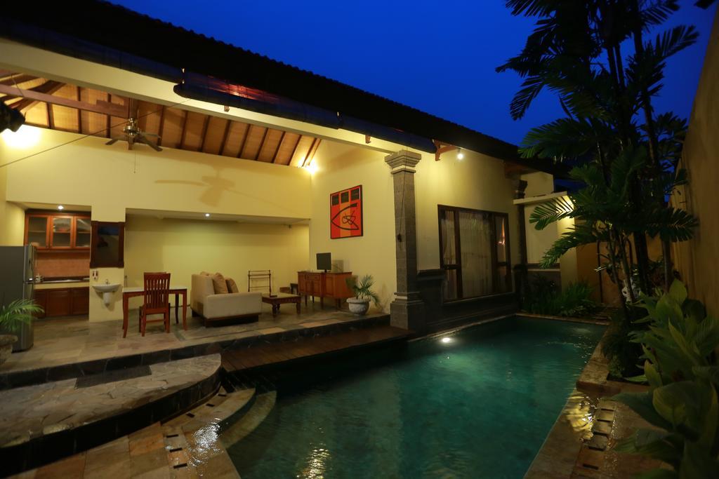 Putri Bali Villa Seminyak  Exterior photo