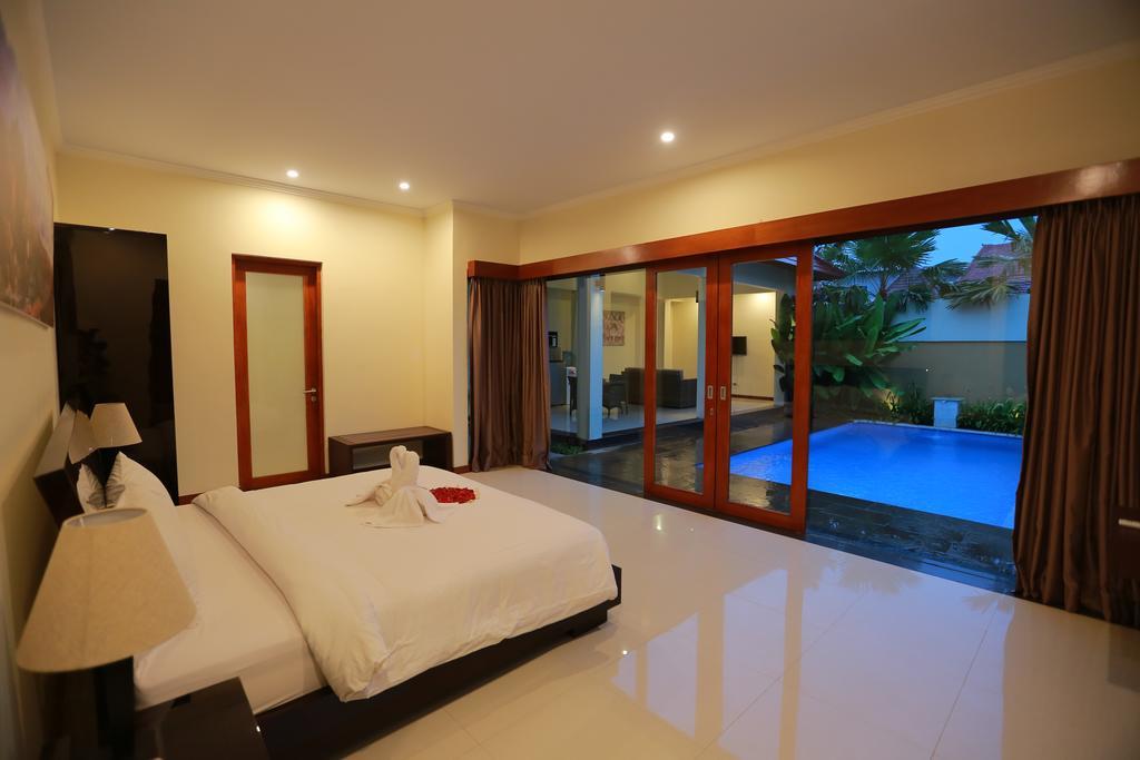 Putri Bali Villa Seminyak  Exterior photo