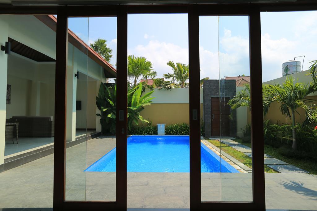Putri Bali Villa Seminyak  Exterior photo