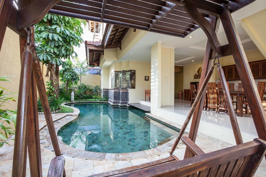 Putri Bali Villa Seminyak  Exterior photo