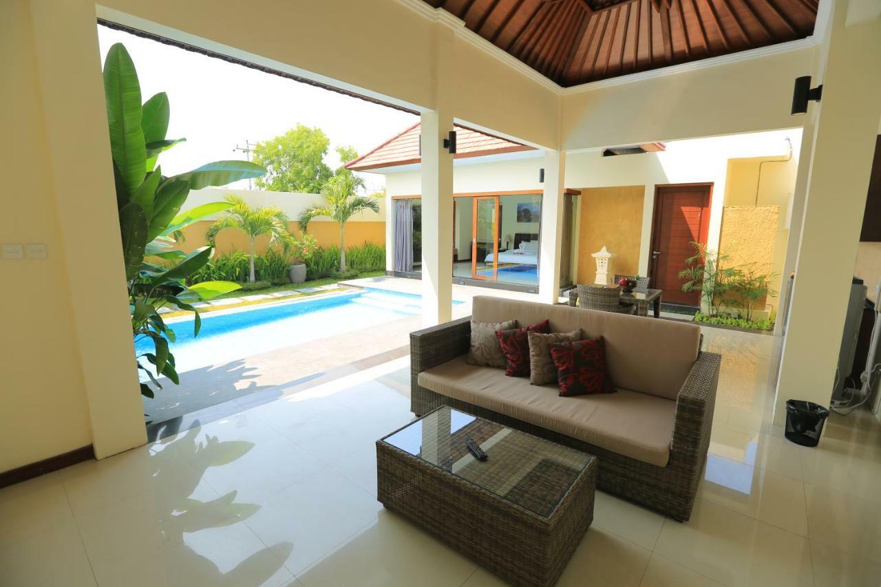 Putri Bali Villa Seminyak  Exterior photo